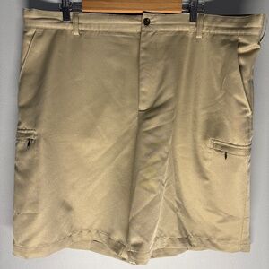 Izod shorts men’s size 42 tan cargo classic golf flat front 100% polyester